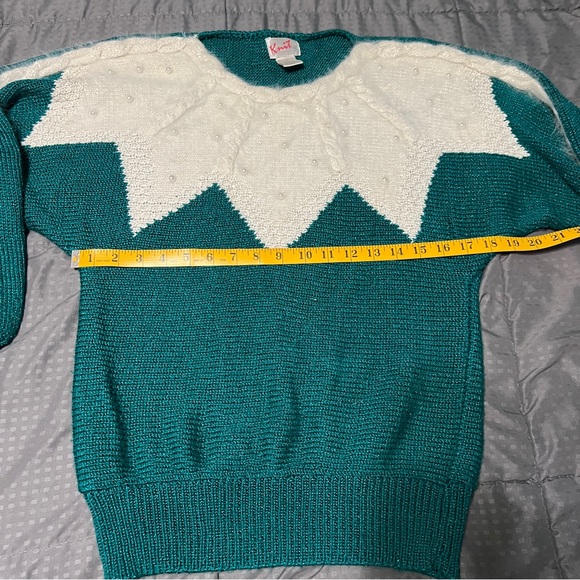 Knit concepts vintage sweater greenish & white bead accents one spot size small - Picture 7 of 9